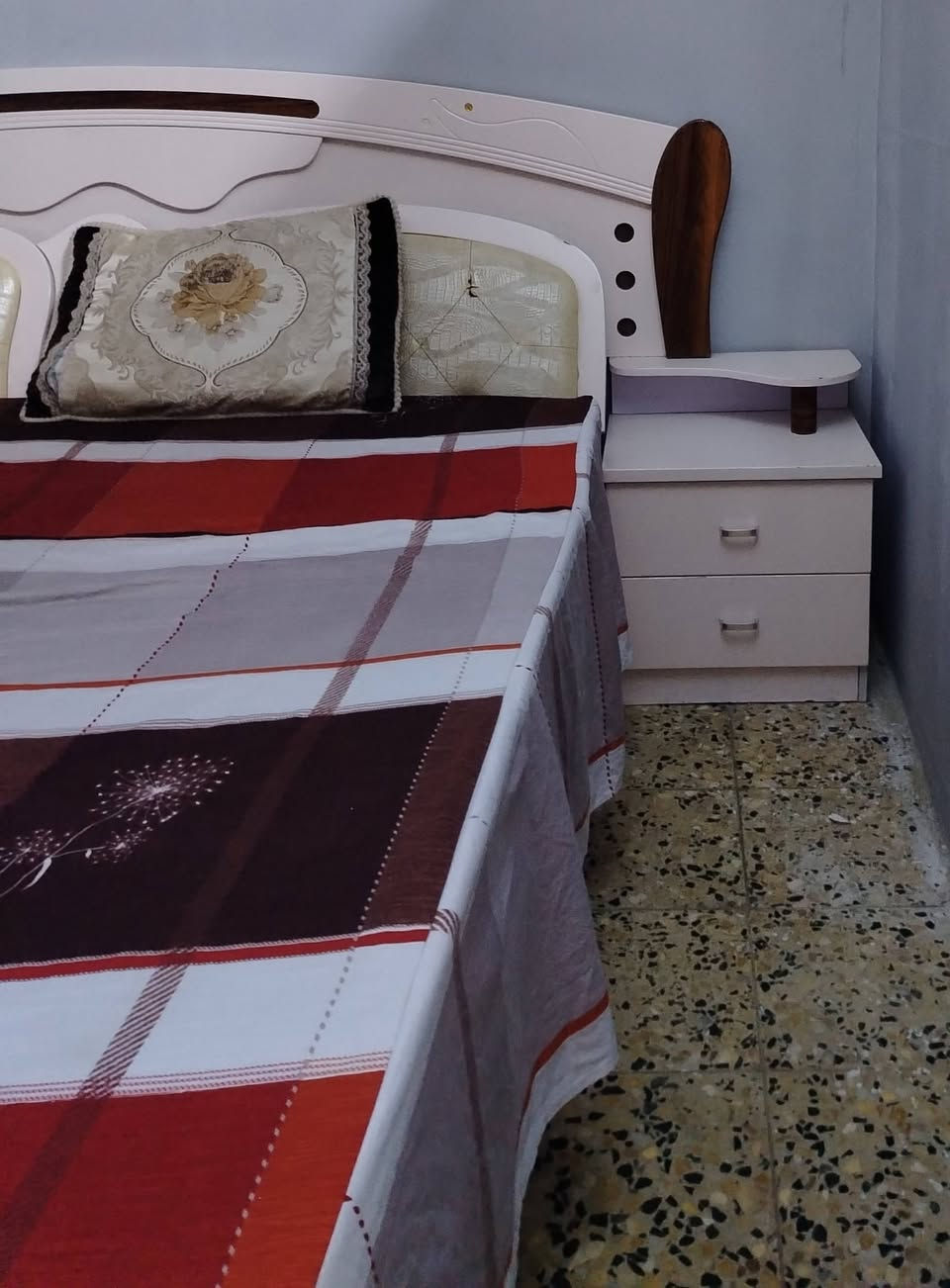 السلام عليكم  غرفه سعره ١٥٠


**إذا كنت صاحب هذا الإعلان وتريد حذفه لأي سبب، رجاءا أرسل رسالة إلى الدعم الفني**