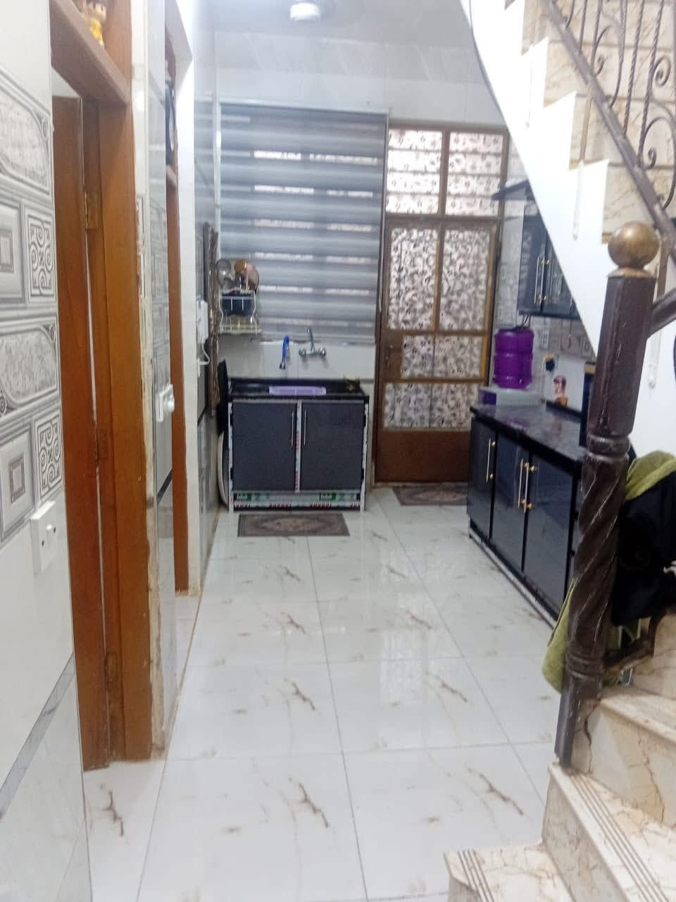 سلام عليكم بيت للبيع زراعي مساحه ٦٢ م ونص البيت نضيف مثل ماتشوفون كدامكم نضافه فول رايده ب ٦٧ مليون وبي مجال العنوان الشعب السده خلف حي المهندسين الجمعيات منطقه كامله الخدمات 
للاستفسار 
***********
