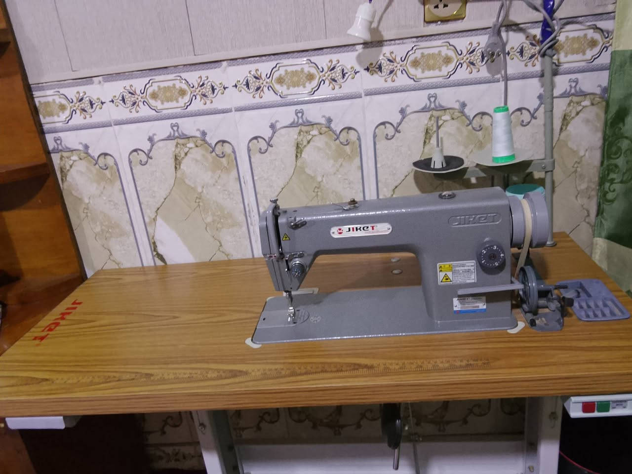 مكينه خياطه للبيع السعر 350 وبيهه مجال مستعجللل رقم لهاتف ***********
