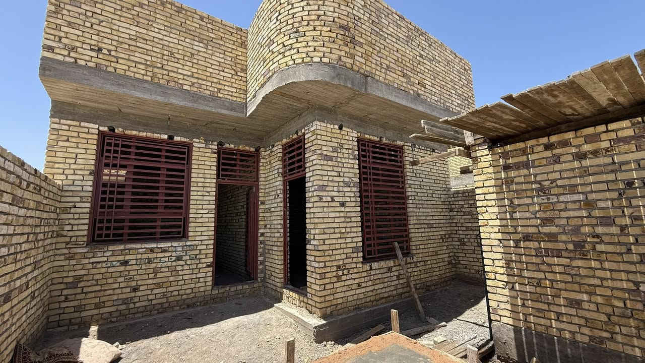 السلام عليكم هياكل عدد (٢)للبيع الموقع شارع الكفل مجمع نبيل حاجم مساحة كل هيكل (160)  الوجه (8والنزال20) يتكون الهيكل من غرفتين وصاله ومناور عدد (٢ )ومطبخ واستقبال وصحيات عدد (٢ ) للاستفسار اكثر الاتصال عل الأرقام التأليه ***********. مكتب السند للعقار ***********

