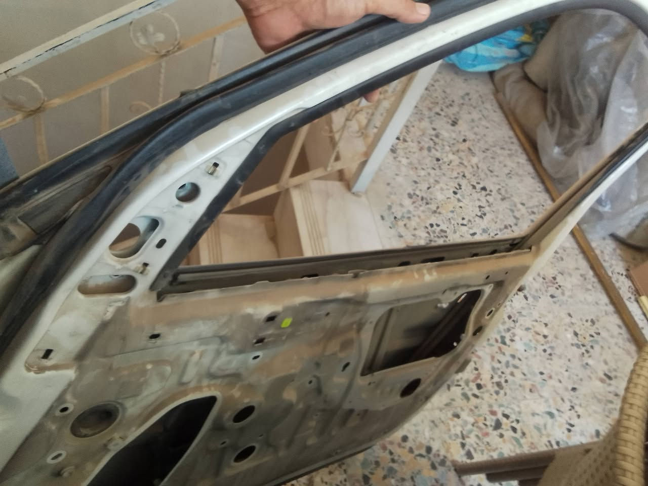 باب هايسه جهة العبري يرادله شويه تعديل+بك لايت أصلي +امريه جانبيه مكسور العضد قيم واخذ***********
