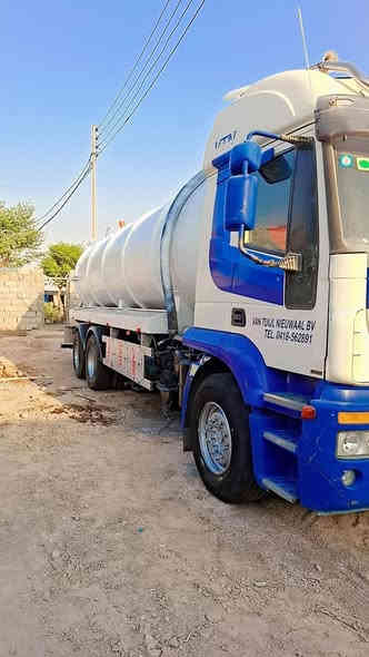 سلام عليكم من رخصه ادمن كروب افيكو حوضيه موديل 2005  رقم بصره تنتهي 2029 كير مكينه شاصي كفاله سياره حلوه مابيه نقص جاهزه للعمل  مكاني البصره حموله 20 طن تحويل ثاني يوم ا سعر 3شدات وبيه مجال.
مكان البصره رقم هاتف *********** تخم تاير
