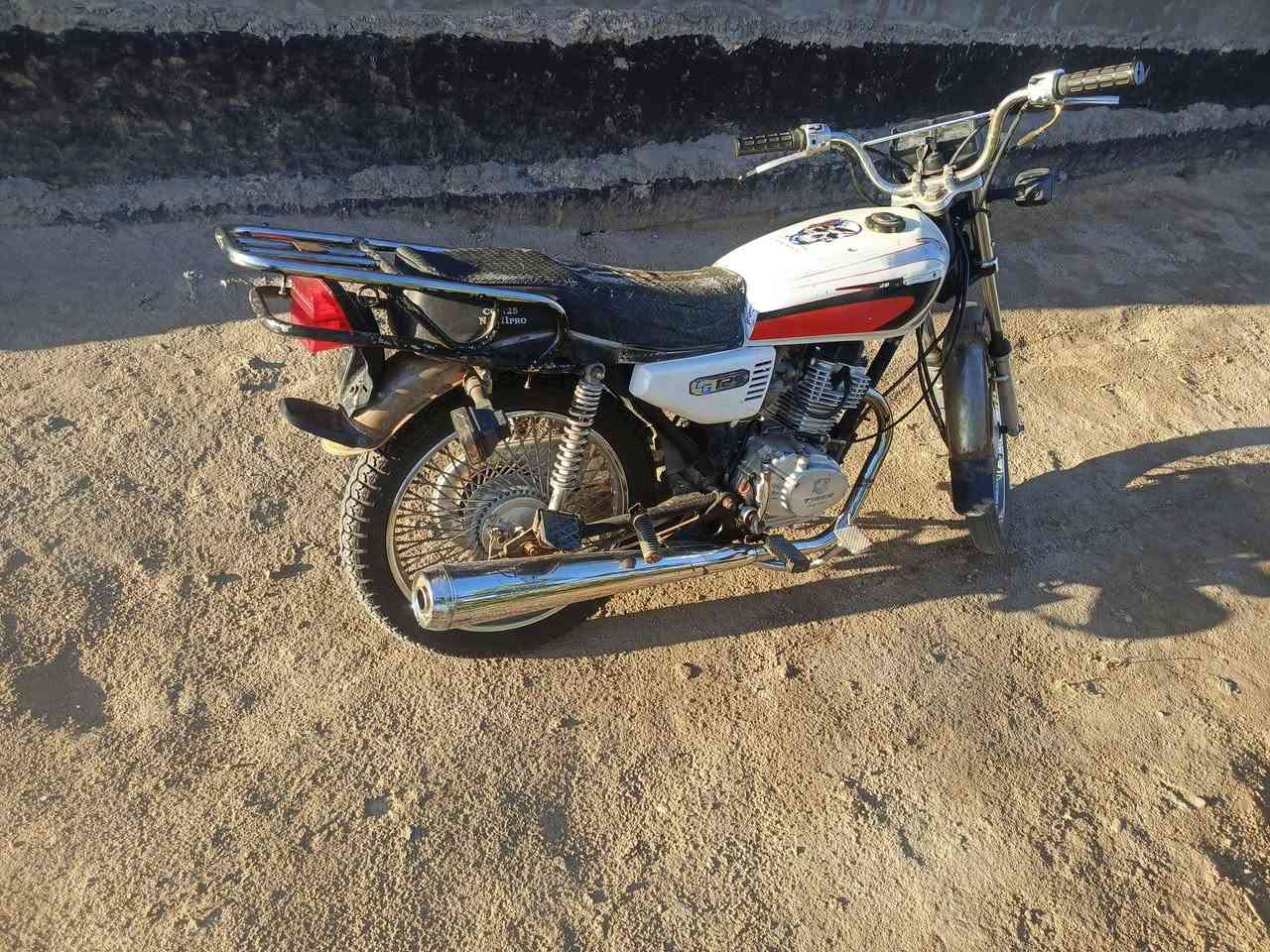 سلام عليكم تايكر أورق 21 موديل 
البيع سعر 350وبيه مجال تدراجه خير من الله 
مكان بابل محاويل قري بعلوان 
***********
