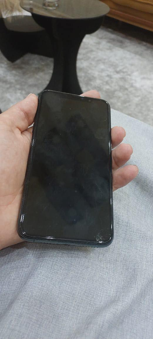 11 pro max 256 بطاريه 92 نموذج m مبدل فقط شاشه وتقره 3 خيارات وفيس ايدي شغال جهاز نضيف 
تواصل فقط واتساب 
***********
سعر 275 وبيه مجال للطيبين @
