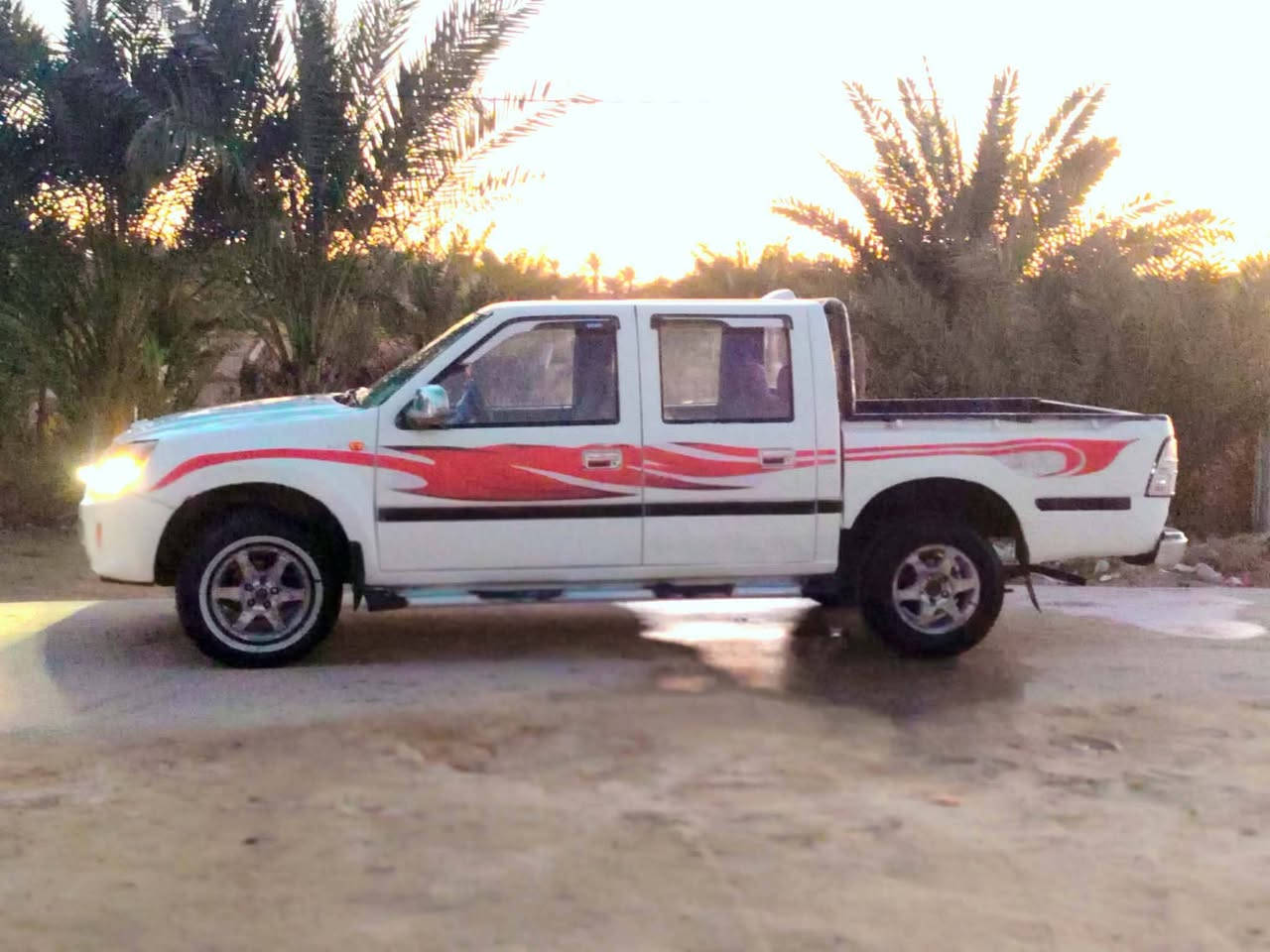 السلام عليكم بيكم فتون 2012 مكفوله من الضربه و التبديل سياره حلوه مال جناي جاهزه برغي ماعايزه رقمه قادسيه انكليزي مشروع وطني سنويه مجدده داخله هزاز السعر 42 وبيها مجال الاتصال ***********مكان نجف
