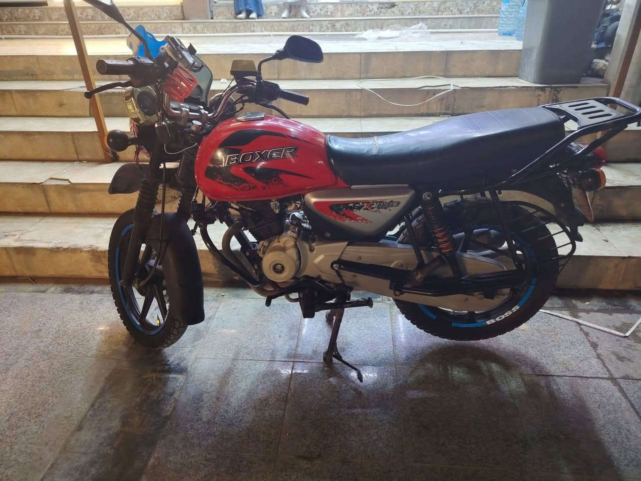 سلام عليكم
بوكسر مديل 23 على البلاد رقمها كركوك ب اسمي
شرط التحويل 
شرط المحرك ما مفتوح مطلعها من الشركه على ايدي
السعر ثنين وربع وبيها شويه مجال
***********
