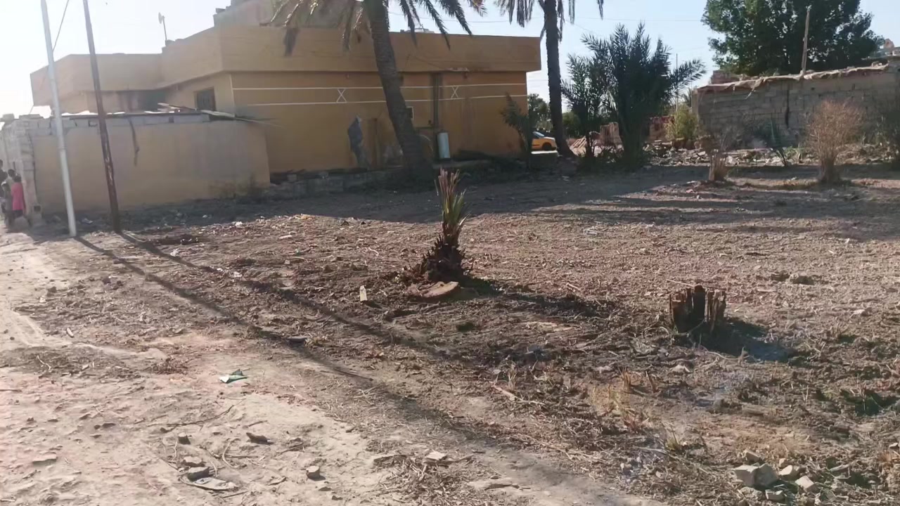 قطعه ارض البيع المساحه 500 قرب الجسر الفرنسي زراعي عقد 117 ماء كهربأ كل الخدمات بيها 
***********
