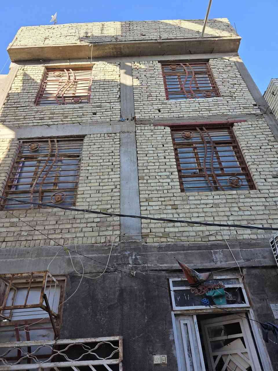 للبيع بيت مساحة بناء 100 متر بالسند طابو ,زراعي 25
بالواقع مساحتة ١١٠ 
يبعد عن حرم الامام العباس ٩٠٠ متر 
٦ دقايق مشي خلف شارع ميثم تمار مباشرا 
منطقة مخدومة و جيدة للسكن 
للتواصل ***********
