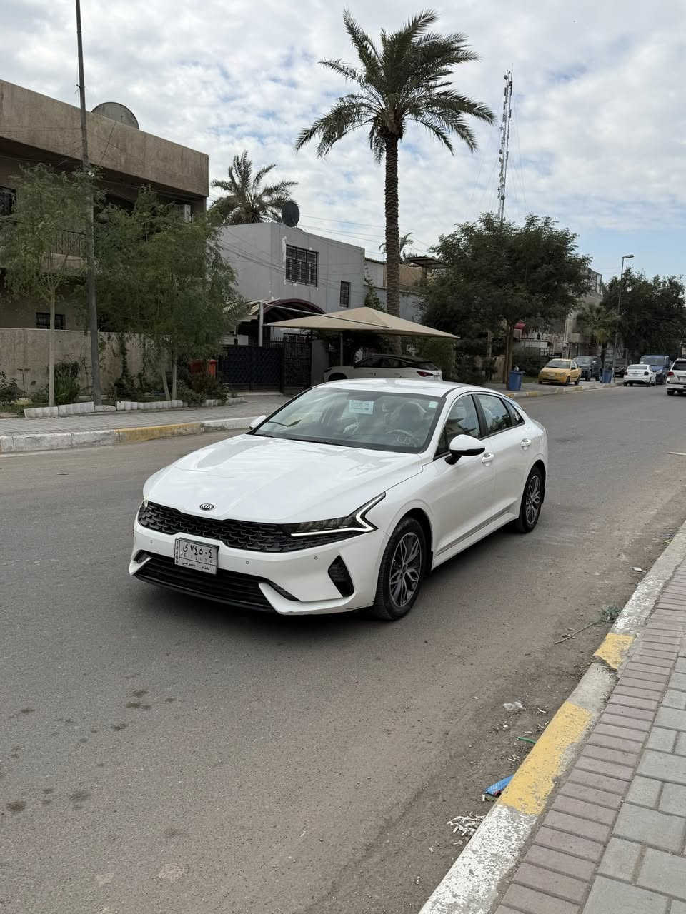 السلام عليكم K5 للبيع خليجي موديل ٢١كفالة عامه كلش نظيفه كير محرك صبغ تبديل بارد ماشيه فقط ٣٣الف كيلو حقيقي على ايد وحده من زيرو لليوم شرط التحويل السعر المطلوب ١٨٧وبيها مجال للاستفسار ***********
