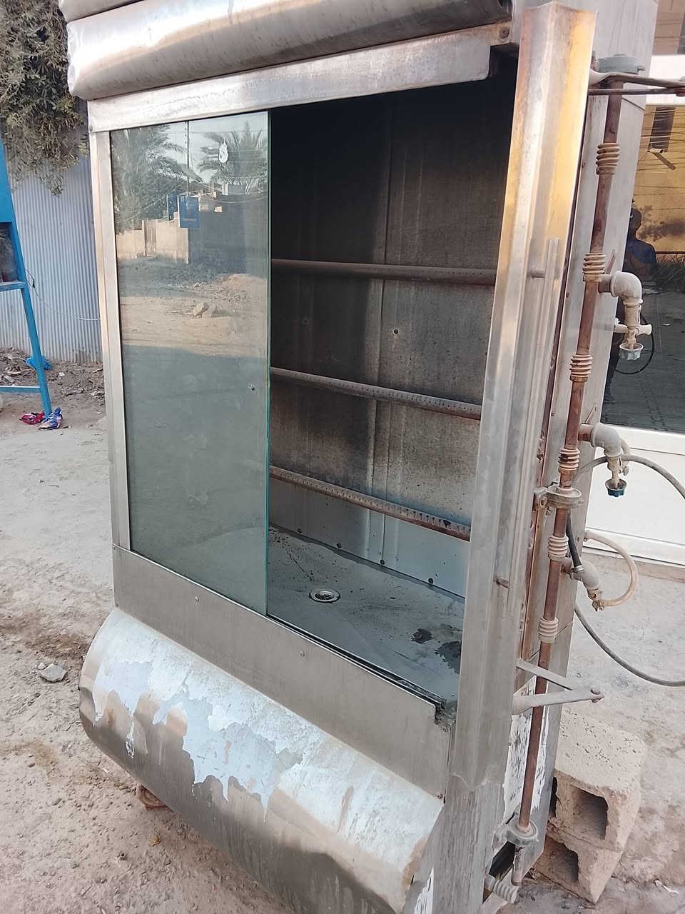 شواية دجاج للبيع سته شيش
نظيفه جداً مكاني الهارونيه 
للاستفسار ***********
