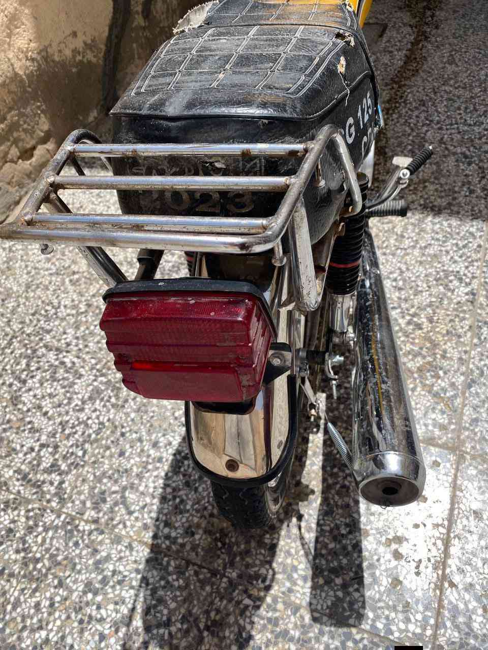 عندي دراجه اربعه كير أورق أصولية ونضيفه +964 774 749 3971
