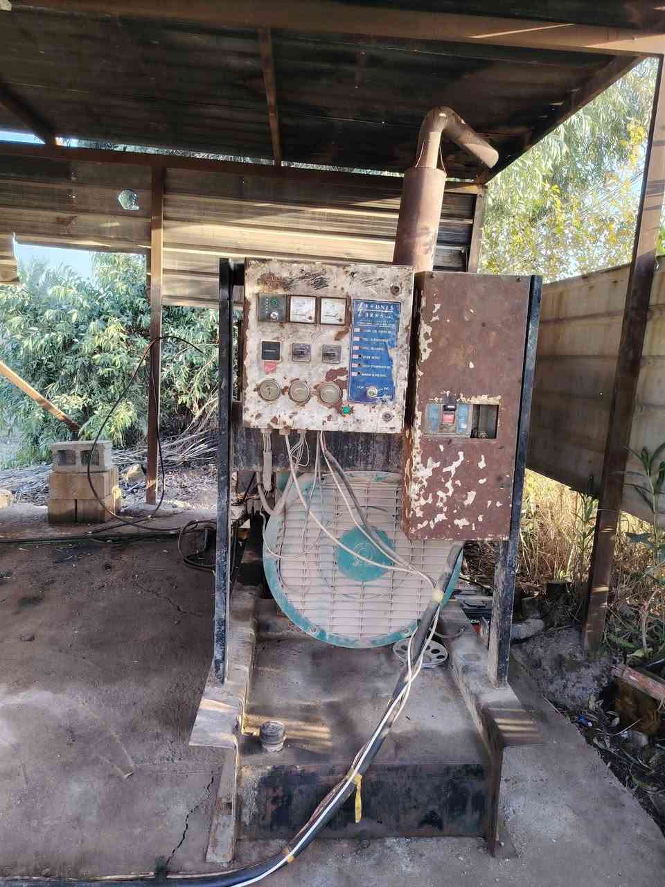 سلام عليكم مولد للبيع كمنز 24ولف
بم كهربائي راس توليد 250 كيفي 
وبي حسئ كاز 
بغداد اليوسفيه
***********
