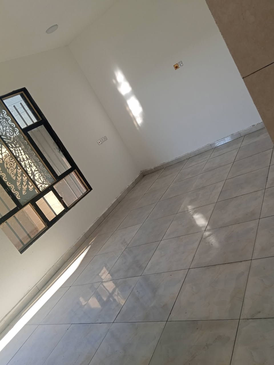 مشتملل للايجار بوابه قاطع ثاني بناء حديث ***********
