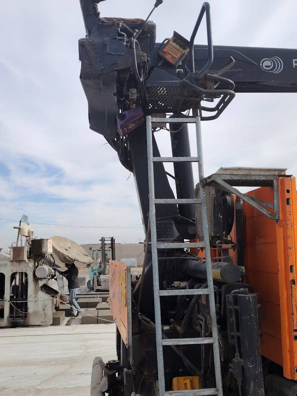 اسلام عليكم للبيع كرين بلوك MANحجم400بلادي غير معلايه2012فاسي حجم الكرين 200ريمونت ليبر حفاره السياره علئ وضع البلاد كله بلشرط للستفسار ***********
***********
