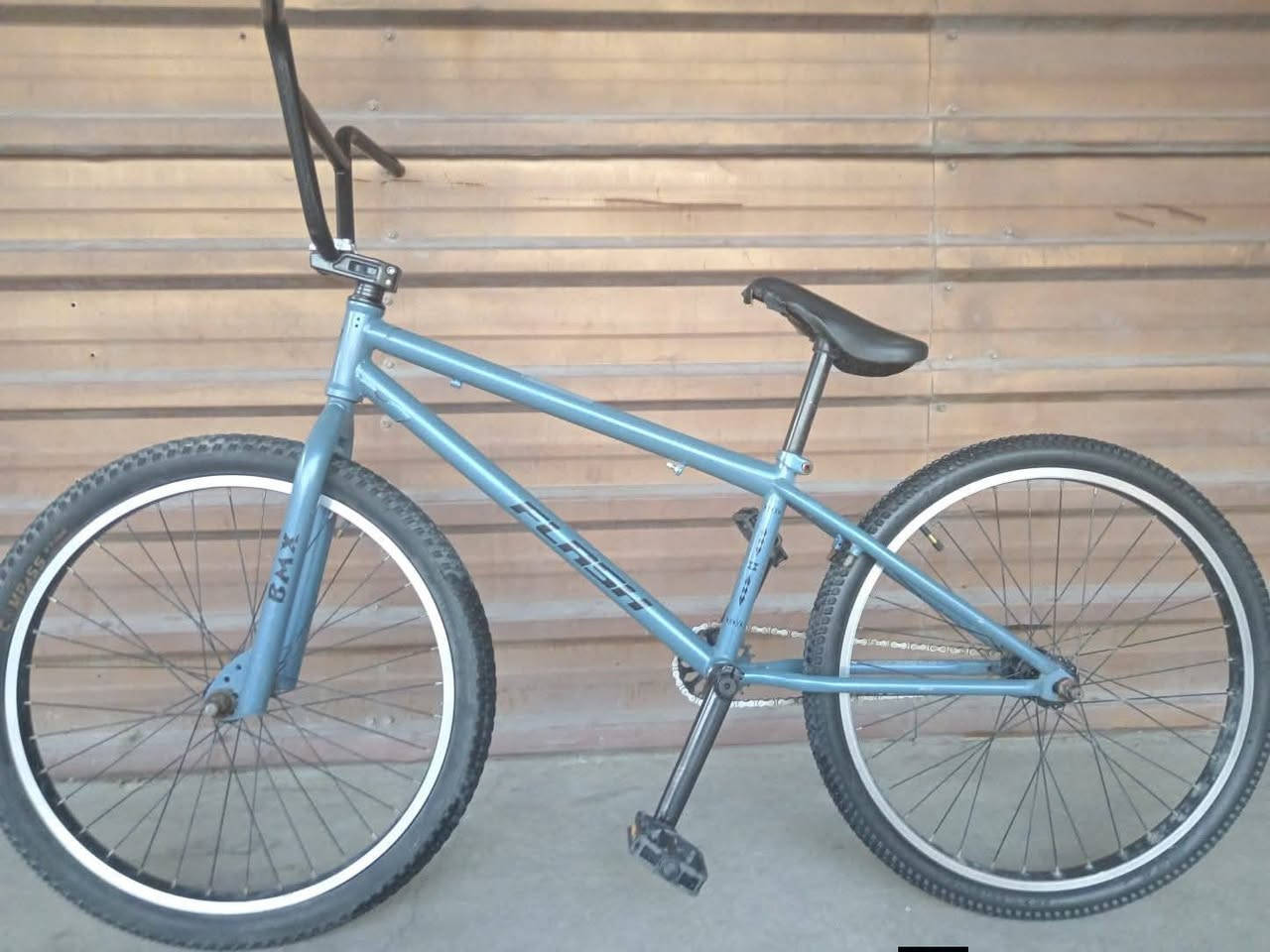للبيع بايسكل Bmx امريكي الاصلي 
وياله اصلي شركه تايرات جدد اصلي بلاد امريكي 
بريك خلفي جديد  السعر 160 الف 
*********** وتساب 
بصره كرمه علي 
جديد  بمعنى الكلمه
