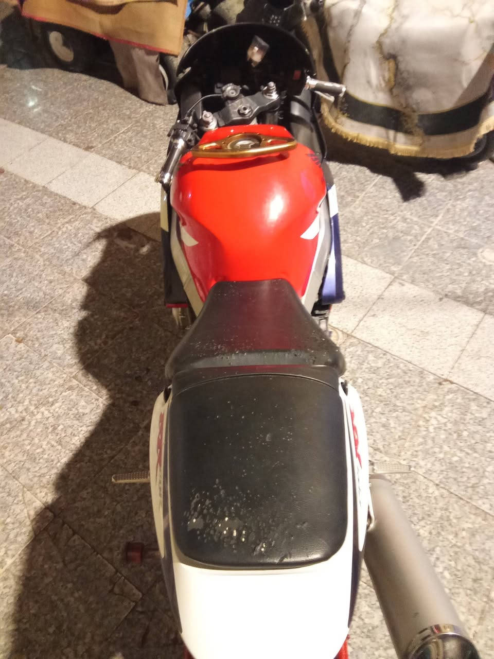 929 للبيع دراجه شغاله مستعجل على بيعتها محتاج فلوس سعر الدراجه 10$ اوراق قفل وابيعك كوم حديد سكراب لاتدخل وتكلي شبيها شغاله دراجه الي تفيده بهيج سعر يتصل وبلخدمه ***********
