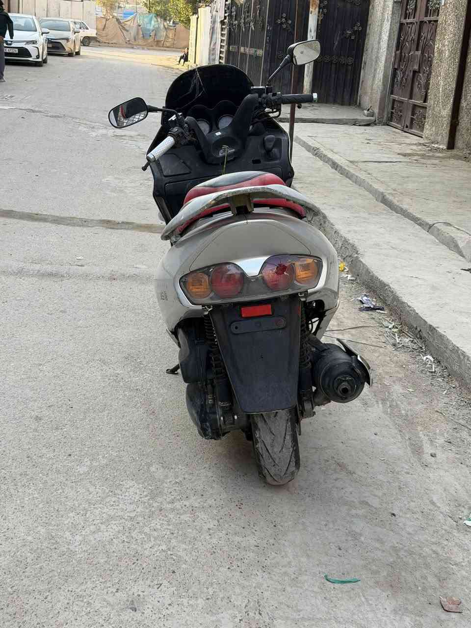 فورزه 06 محرك مكفول تايرات 
بس بيهه صوت مال تفيلس نقصهه
مكاني الامين 
نقصهه جوزه تشغيل 
ودبلات اماميه
السعر ٣٧٥ الف وبيهه مجال بسيط  وترهم مراوس 
***********
