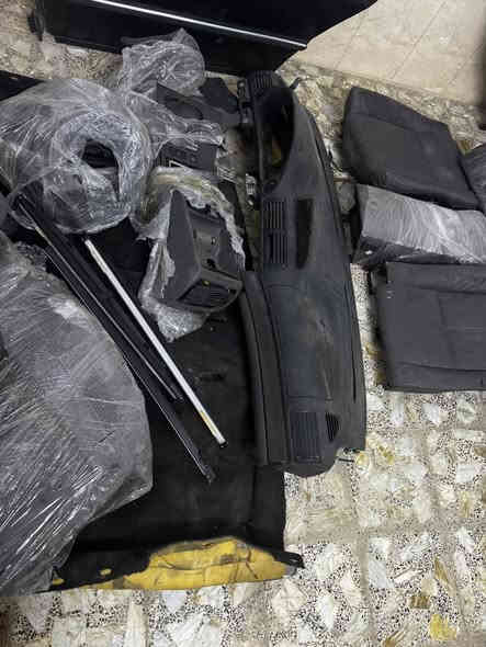 السلام عليكم غرفه خفاش حاويه جديده لون قهوائي كلش نضيفه كامله من كلشي كشنات كهرباء امامي خلفي تدفئه 
السعر ٧٥٠$ ***********
