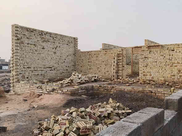 السلام عليكم بيت مساحه 180قرفتين نوم 5×4 صاله 6×5 حمام داخلي ستقابل 5×4 مطبخ 4×4 السعر 20 وبيه مجال البيت مقايبل شارع المستشفى
اتصال ***********
