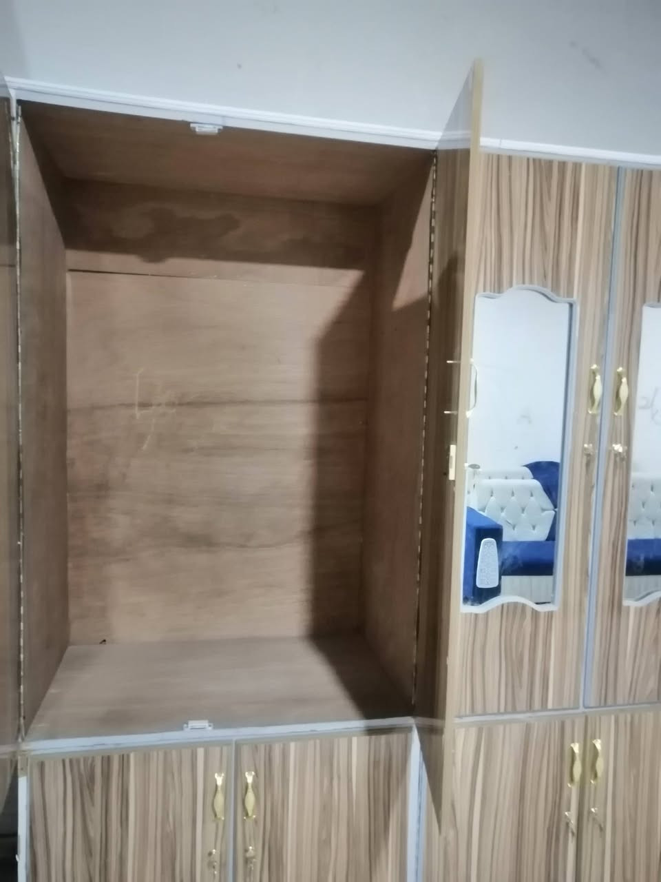 معرض نظيف قياس 3 امتار قطعتين للبيع سعر ١٦٥ تصال ***********
