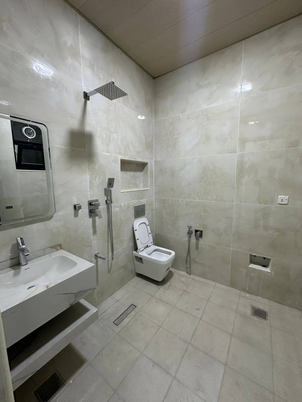 للايجار  شقق مودرن عدد 2 في السيديه ☑️
كل شقه تحتوي ع غرفتين نوم وصاله ومطبخ وخدمات ومنور 

الطابق الارضي ب800 الف قفل☑️

الطابق الثاني ب700 الف قفل ☑️

الموقع قرب التجاري📍

______________________________________

للأستفسار اكثر تفضلو بزياره مكتب الطائي للعقار 💎

السيديه شارع المركز عماره شركه السراب للمطابخ ✔️

او الأستفسار ع الارقام ادناه 📞↘️↘️ (متوفر واتساب )📌🔛

***********
