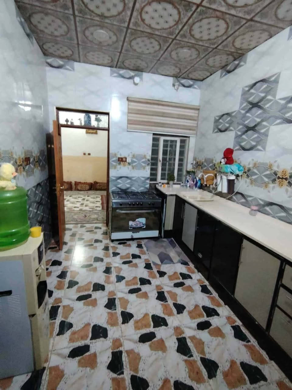 سلام عليكم بيت للبيع شارع الحمام وره مودلة قاسم  زراعي  رباط كونكريت غرفتين وصاله واستقبال صحيات داخليه عوزه ترتيب بسيط عكاده سطح فرشي شارع 10 متر مساحه 220 خدمات كامله مجاري كهرباء ماي كله بابك هذا رقمي  ***********

سعره 55وبي مجال قليل
