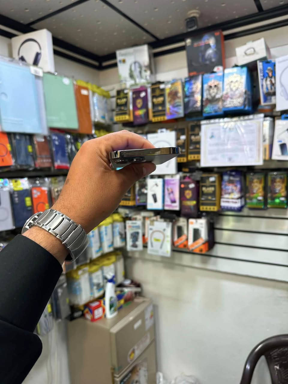 13 برو ماكس 
ذاكره 128 
نموذج M تك سيم 
بطاريه 96
شرط ما مفتوح 
نظيف 
سعر الجهاز 635 
شراي خاص او اتصل 
***********
***********
