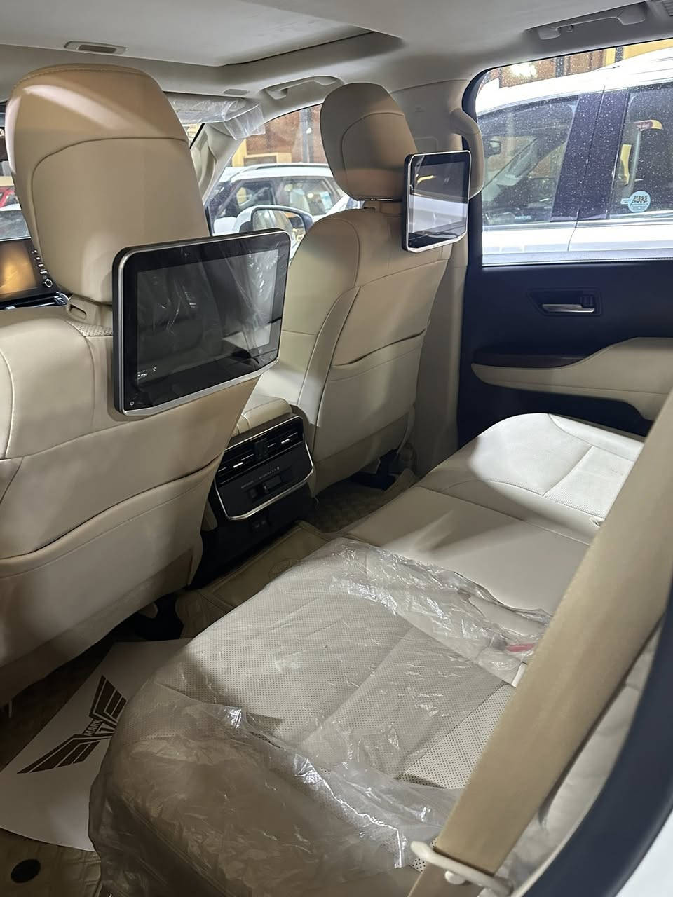 سلام عليكم 
تويوتا لاندكروز 2024ساز اصل
فول موصفات بااسمي تحويل ثاني يوم 
677ورقه وبيها مجال قليل كفاله عامه 
عده تكحيله كارت بل باب وره سايق اصبعين شخط ومكحل 
مكان سياره كربلاء 
***********
