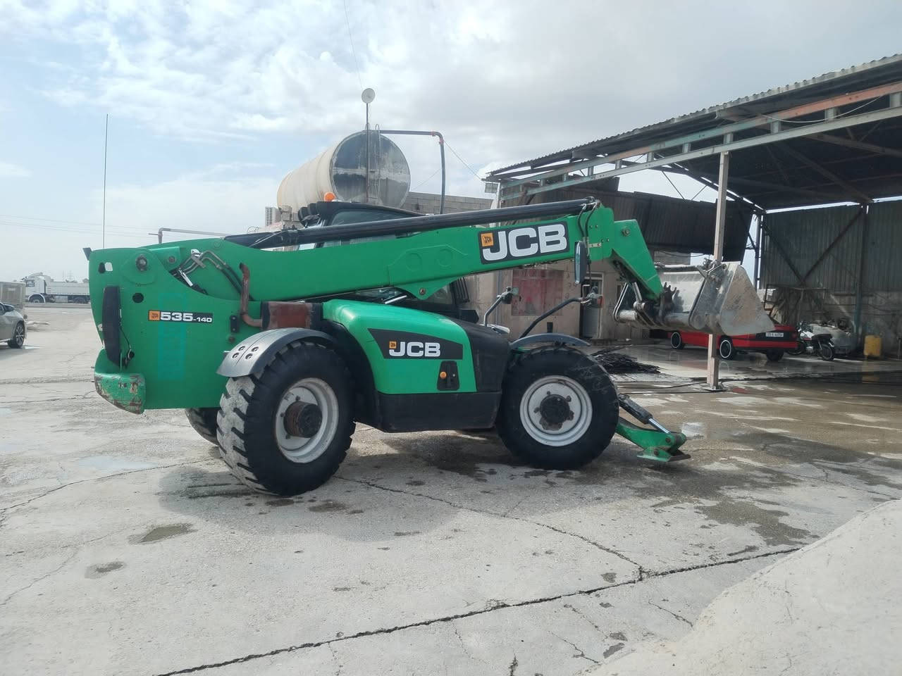 رافعه ٢٠٠٧ للبيع رقم سليمانيه جاهزه قطره نقص مابيها كله ع بلاد شرط تبريد ثلج جاهزه من كل نواحي ، مكان كركوك خابر ***********
