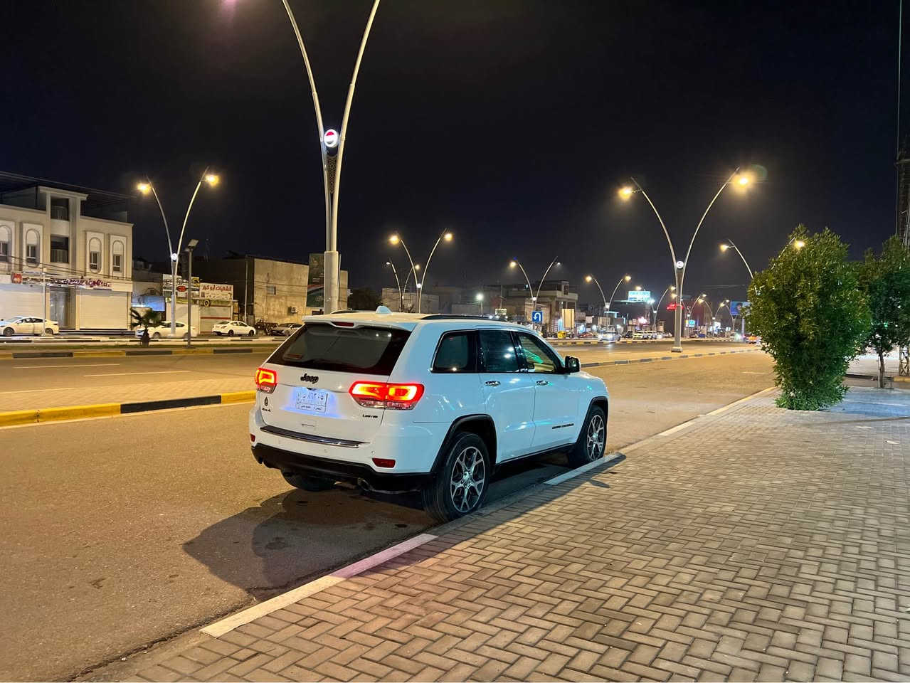 جيب 2019 خليجي لمتدد مكفوله من الضربه عده ملاحضات بسيطه رقم بصره انكليزي وسنوية لل٢٠٣٠بس الصور الناشرهن قديمات قبل لا نجدد الرقم 
سونار السياره موجود من ضمن الصور ايضا ناشره 
ملاحضه مهمه بالفحص مكتوب جزء صبغ يعني تكحيل كارت 

سياره جاهزه مابيها نقص برغي 
من تخم تاير وحداده وتبريد وكل امورها تمام 
ومواصفات المتدد معروفه فول الفول ماعدى الجكات مابيها  
سعرها ٢٤٧ وبيها مجال بسيط للشراي 
مكاني البصرة القبلة وهذا رقم تلفوني ***********

1-بصمه وتشغيل عن بعد 
٢-ثلاث شاشات مع كار بلاي 
٣-حساسات من كل الجوانب + نقاط عمياء 
٤-رادار جانبي 
٥-فور ويل السياره 
٦-تبريد قطعتين + تدفئه وتبريد بالكشنات وبالستيرن 
٧-فتحه سقف بانورما 
٨-مكينه وكير كفاله وعلفحص 
٩-مري شفط واشاير بالمري 
١٠-السياره كاشيه ١٠٠ الف كيلو حقيقي قابل للزياده 
١١- عليها ادامه كامله والماتعبجه خل يذكرنه كلمه طيبه البصرة, العراق
