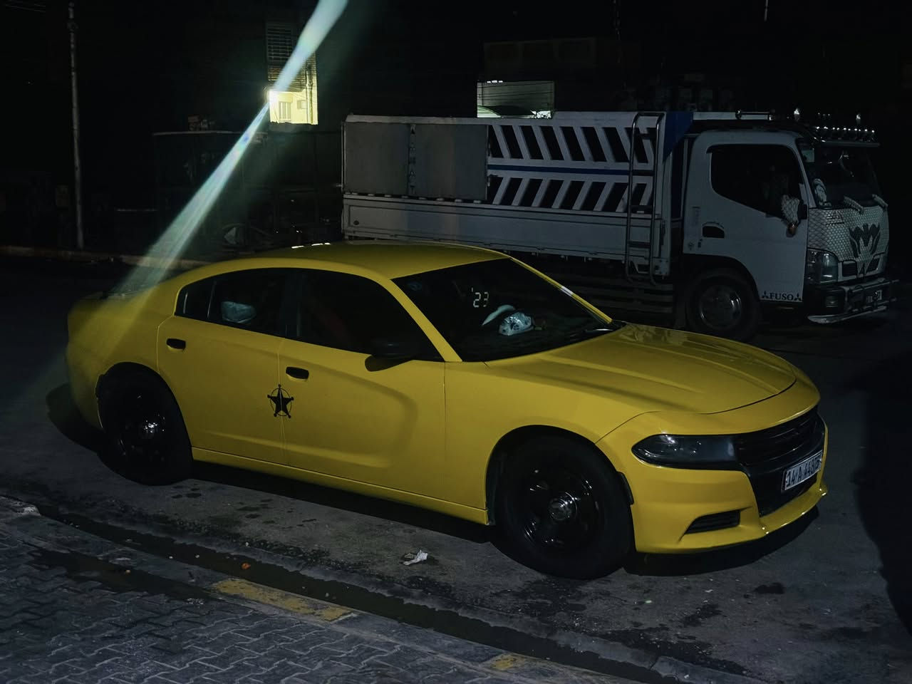 السلام عليكم 
جارجر مديل 2020 ًاصل اصل 
سياره بوليسي هيمي 5700 V8
كير تعليك
سياره مصفره هيئه ومرور صافيه
مكاني واسط قضاء الحي 
السياره كفاله عامه عده البنيد وجاملغ السايق
الشراي يتصل اليحب يسولف ليخابره ***********
