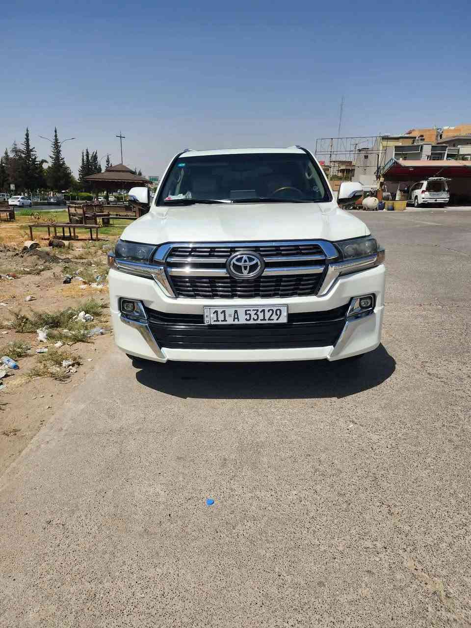 لاندكروز 2010 محدثة 2021 داخل وخارج سيارة جاهزة من كلشي مكان نجف السعر 280$ وبيها مجال ***********
