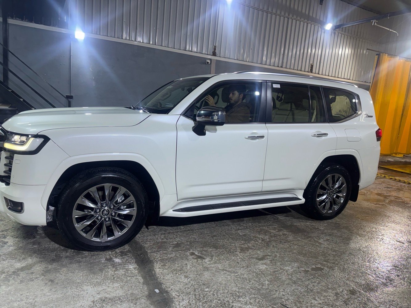 لاندكروز 2022 VX تون تيربو مكفوله كفاله عامه مشايه 30،000 السياره والسياره مغلفه ppf الشراي يتصل ***********