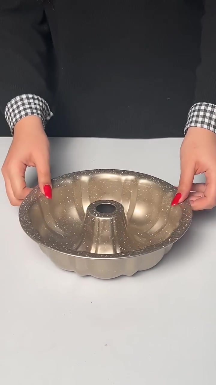 ✨ فخامة الخَبز تبدي من القالب!

طقم قوالب غرانيت (3 قطع) بلون برونزي ملكي 👑
دائري مجوف + مستطيل عميق + صينية واسعة… لكل أنواع الكيك والمعجنات 🍞🥐

تصميم أنيق بتأثير الغرانيت، توزيع حراري متوازن، وتدخل ببعضها لتوفير المساحة 🔥🗄️

خلي كل خبزة تطلع مثالية وبلمسة راقية 👌


**إذا كنت صاحب هذا الإعلان وتريد حذفه لأي سبب، رجاءا أرسل رسالة إلى الدعم الفني**