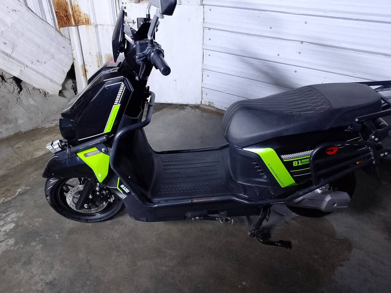 دراجه شحن
Mini hammer سرعه 90 
6بطاريات 32 امبير ليثيوم
زينون لايت 
ملف 2000
وصل الشركه موجود موحل
الشاشه مال دشبول بس تشكل يرادلها تصليح 
السعر 850
واتساب ***********
