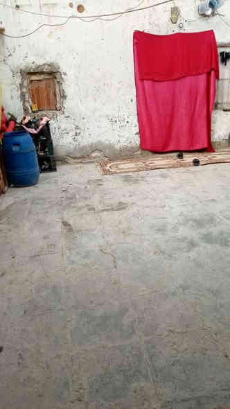 السلام عليكم بيت للبيع مساحه 110 كامل مكمل علوه الفحل قرب صوره العباس الرقم ***********
