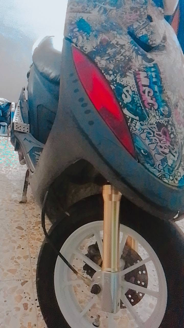 للبيع او مراوس باربعه كير اوراق ماكس عدله الدراجه مسويها حربيه وغراضها كامله وسوده 
الدراجه كلشي شغال عداد سرعه كيج بانزين اكلوبات اشاير بكلايت كلشي شغال 
نقصها فقط سلف وعنبار 
الدراجه مفتوحه مره وحده 
رقمي ***********
