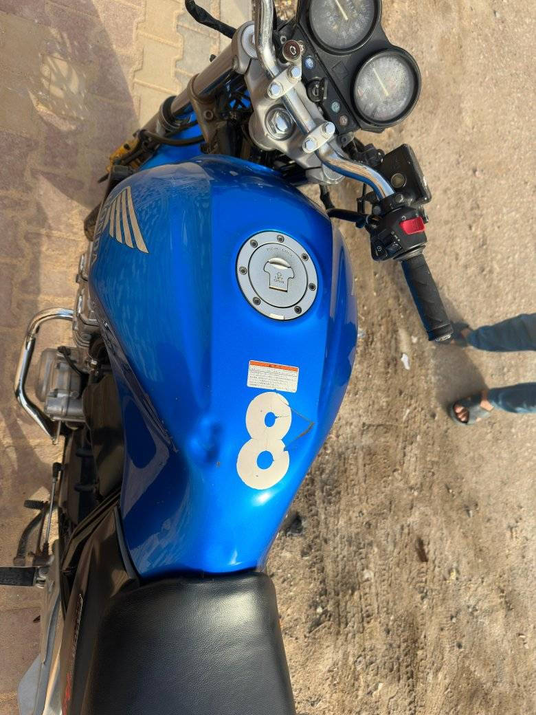 سي بي 4  موديل 2008 بسمي بس وصل من الوكيل كفاله من الگلبه والتبديل والتفحيط/نوزل ماشيه 50الف سعر 25ورقه، مكاني ميسان مركز المدينة ت ***********
