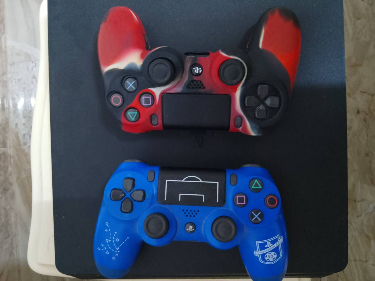 🚨 باشترین و خاوێنترین پاکێجی PS4 Slim (کراوە کەم بەکارهێندراو) بۆ فرۆشتن 🚨
سڵاو هاوڕێیان.. ئامێرێکی PS4 Slim 500GB ی زۆر خاوێنم هەیە بۆ فرۆشتن (کراوە کەم بەکارهێندراو)، . ئامێرەکە ماڵی دۆستە وتایبەتمەندییەکانی ئەمانەن:

💿 هاردەکەی تازە گۆڕدراوە: تازەترین و خێراترین هاردی بۆ بەستراوە، فڕفڕەی دەوێت و هیچ جۆرە کێشەیەکی سستبوون یان گەرمبوونی نییە.

🎮 دوو دەسکی لەگەڵە: دەسکێکی ئەسڵی کۆمپانیا + دەسکێکی تری بازاڕی زۆر توندوتۆڵ بۆ کایەی دوو نەفەری.

🔥 ئەم یاریانەشی لەگەڵایە:

Red Dead Redemption 2

GTA V

Minecraft

Call of Duty

🔄 بۆ کڕیاری زیرەک: ئەگەر دەتەوێت، دەتوانیت ئەم پاکێجە گۆڕینەوەی پێ بکەیت (تەبدیل لەگەڵ Xbox Series S).

💰 نرخی فرۆشتن بە  220,000 دینار. (بڕوا بکە پارەی تەنها یارییەکان و هاردە نوێیەکەی و دەسکی دووەمی لێبکەیتەوە، پلەکەت بە بەلاش بۆ دەمێنێتەوە). معامەلەش هەیە

📍 شوێن: کەرکوک

📥 بۆ کڕین یان ڕێککەوتن، نامە بنێرە..


**إذا كنت صاحب هذا الإعلان وتريد حذفه لأي سبب، رجاءا أرسل رسالة إلى الدعم الفني**