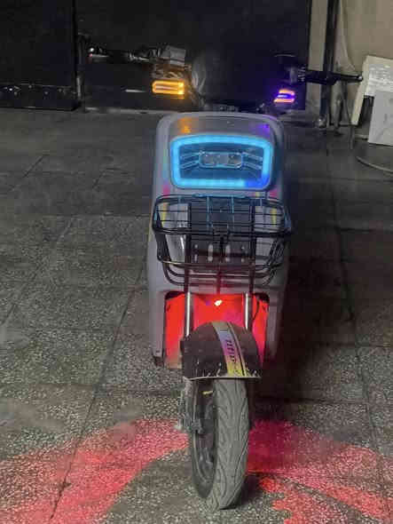 السلام عليكم دراجه شحن R7 الحديث بطاريات دبل 32 أمبير جديدات مثبت سرعه السرعه الحقيقيه 80 السعر500 وبيها مجال للشراي  فقط شراي يتصل ***********
