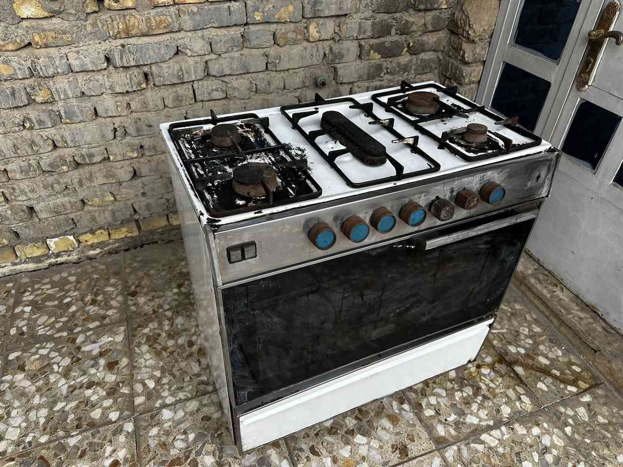 للبيع طباخ عشتار
5 عيون 
شغال وكلشي مابي 

بغداد الحسينية 
رقم ***********
