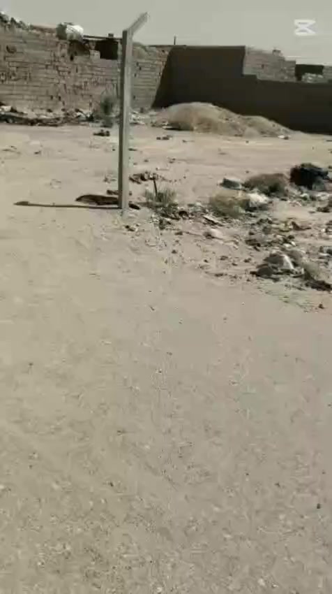 السلام علايكم ورحمه الله 
قطعه للبيع مقابيل عمود ١٣٤ زراعي بيها قرار 
٢٠٠متر كامله الخدمات ماء كهرباء شارع ***********
