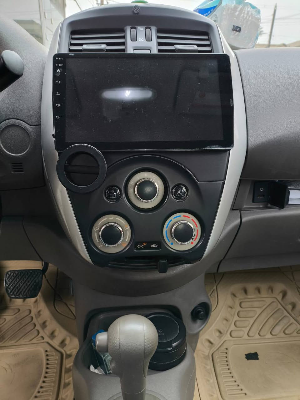 السلام عليكم
للبيع نيسان صني  2018  ام البليته الزرگه 
صبغ جاملغ خلفي صفحة السايق وبيها بارد بالباب قليل 
مواصفات نيسان معروفة 
يدات نيڪل 
تحڪم ستيرن 
حساسات 
مكينه كير مكفولات تبريد 
باتري جديد  تخم تاير 
تحويل مباشر سيارة بأسمي 

السعر ( 105 ) بيها مجال 
العنوان  بغداد الجديدة 
رقم /***********/
