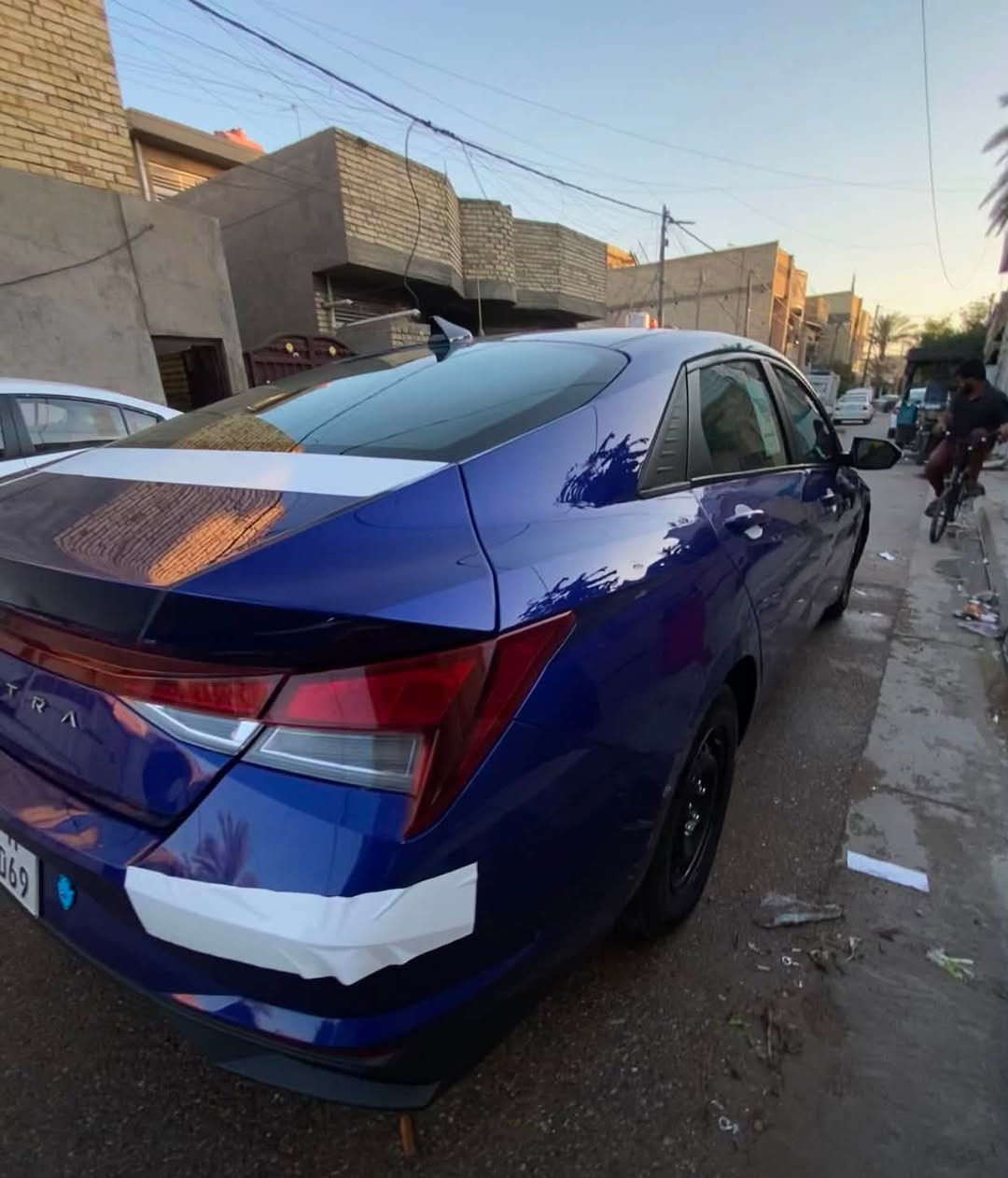 السلام عليكم الانترا 2022 لون مميز 
وارد امريكي حادثه 3 بيبان تبديل وجاملغ امامي 
ماشيه 37 ميل 
سياره نص فول 
رادار امامي 
مثبت سرعه 
مسار 
حساس مري 
شاشه كار بلي 
كير CVT 
سياره نضيفه وجاهز ما ذب عليه ولا ربع 

بيع او مراوس مكاني بغداد الغزالية 
***********
