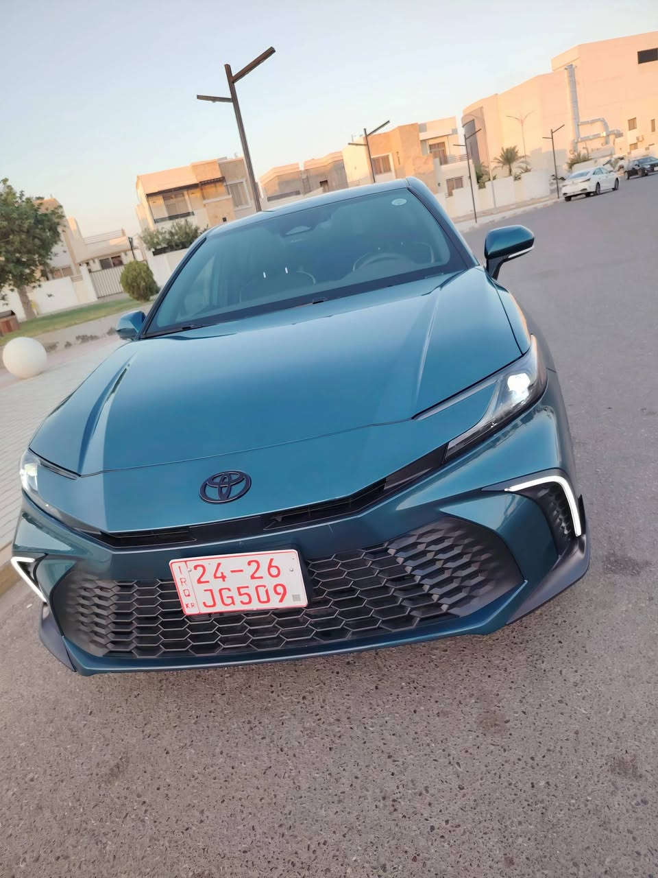 للبيع | تويوتا كامري SE هايبرد 2026 – وارد أمريكي
🚗 الموديل: 2026
🎨 اللون: فيروزي
✅ الفئة: SE Hybrid
كاتي. اربيل
⚙️ المحرك: 2.5 لتر هايبرد (225 حصان)
🔄 ناقل الحركة: أوتوماتيك eCVT
🚘 نظام الدفع: أمامي (FWD)
📏 الممشى: 1.000ميل فقط
المواصفات:
تشغيل بصمة (Push Start)
دخول ذكي (Smart Key)
شاحن لاسلكي
شاشة معلومات تدعم Apple CarPlay وAndroid Auto
شاشة عدادات رقمية
كاميرا خلفية
مثبت سرعة راداري
نظام المحافظة على المسار
أوضاع القيادة: ECO / NORMAL / SPORT / EV
فرامل إلكترونية مع Auto Hold
جنوط رياضية 18 إنش
مصابيح LED
مكيف أوتوماتيك
استهلاك اقتصادي ممتاز للوقود
الضرر
نصف جاملغ +ربع باب خلف السائق. صبغ
💰 السعر: 23,600 دولار
📍 الموقع: تكريت
📞 للتواصل: ***********
