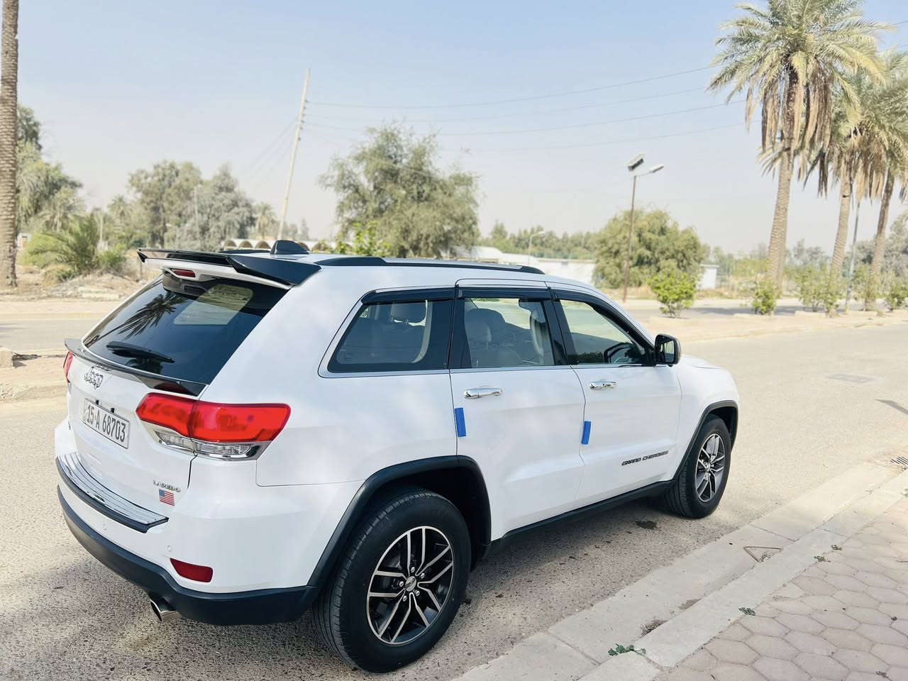 سلام عليكم. 
 
جيب  2017 امريكي.   داخله كلين. 
 بيه جاملغ وبنيد. فقط. 
بدون دواخل بدون ايرباك. 
  سياره. خير من الله جاهزة على اخر حبايه
  تو ويل. 
شاشه جبيره. 
 عليه. منظومة زنون  
 سياره جاهزه  
حساس خلفي
اوت هولد
كشنات جلد ومدوشمات
 ماشيه 90ميل 
مكاني بغداد المدائن 
 اتصال ***********
ترهم مرواسه حسب القناعه.
