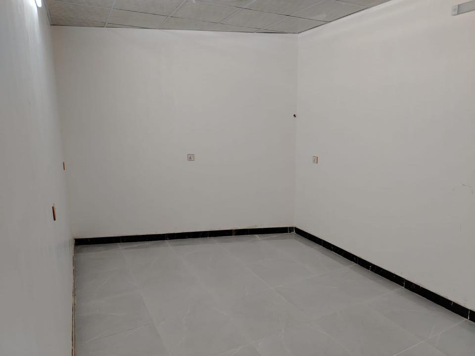 سلام عليكم 
قيصريه 40 متر الايجار العرض 2 متر *8 متر و غرفه 6*3 و خدمات حمام و المنور داخل بغداد شهداء العبيدي شارع المحافظ  الاستفسار الاتصال على الهاتف *********** أو المراسلة على الخاص
