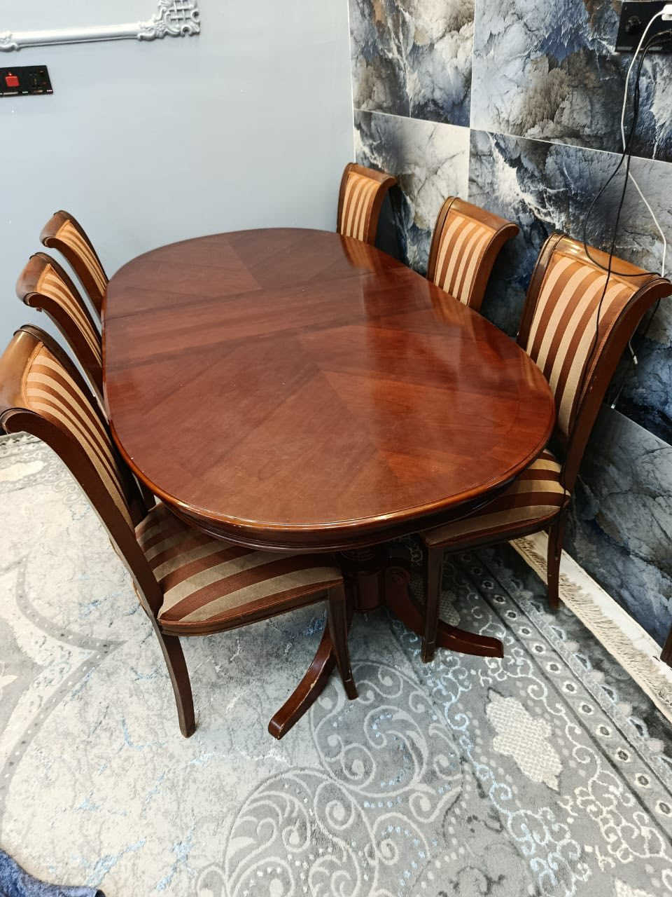 ميز طعام مثل ماموضح بالصوره هستوني  اخذته وطلع جبير واريد ابيعه ماخذته ٧٠٠الله شاهد قيم وخذه


**إذا كنت صاحب هذا الإعلان وتريد حذفه لأي سبب، رجاءا أرسل رسالة إلى الدعم الفني**