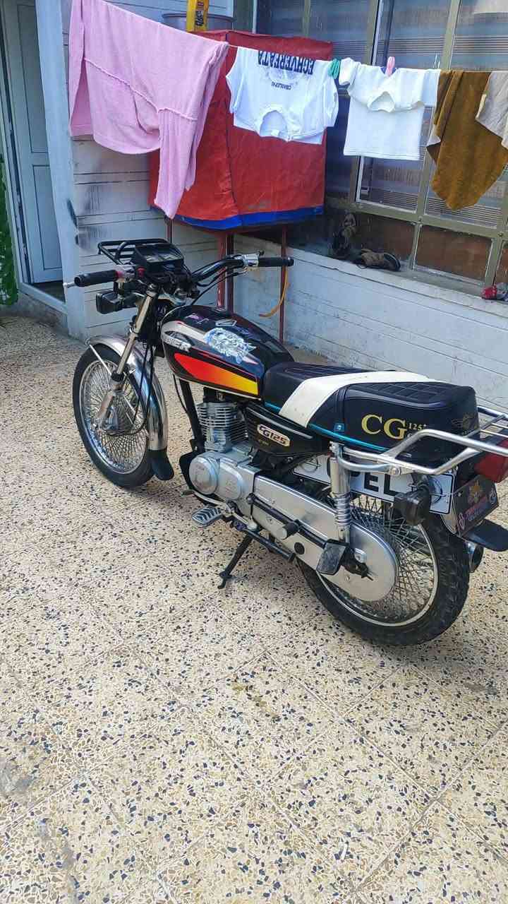 سلام عليكم ماطور للبيع. تايكر 20 شرط مكينه ما مفتوح تحريكه طياره فقط يعوزو بنز بريك وفيلس باقي شرط سعر 480 وبي مجال ***********
