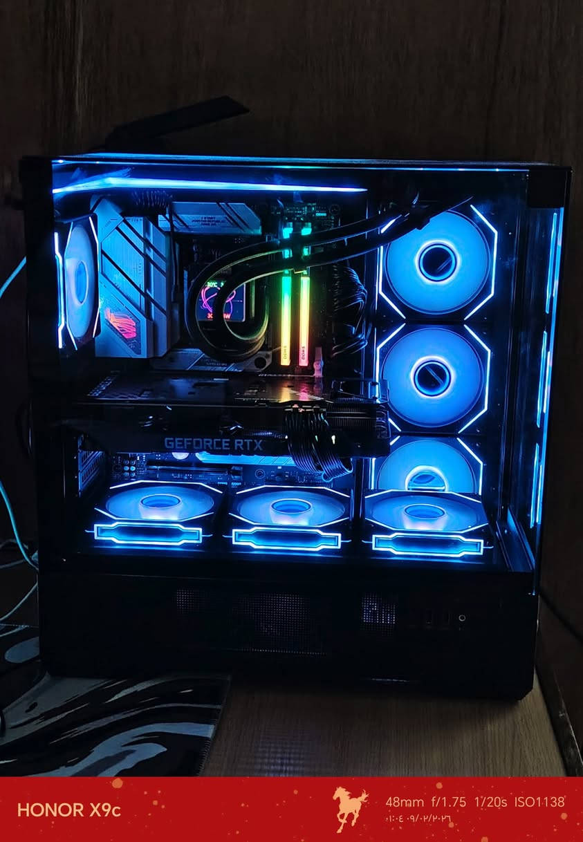 سلام عليكم شباب تجميعه للبيع
Mother board : ASUS ROG STRIX B650-A GAMING WIFI

CPU : AMD Ryzen 7800 x3d

memory (RAM):Predator Vesta II DDR5 RGB 32GB (2×16GB)  6000MHz

GPU : ANVIDIA (RTX) 3070

Power Supply : (PSU) fsb850w/+80 gold ATX 3.0

Storage : Lexar NVMe m.2 SSd 1TB (Up.to 7400MB/s)

Cooler : Thermalrlgth Frozen Warframe 360 m

Case : xigmatek vision 7 fans RGB
سعر الكيس مليونين وبيه مجال بسيط 
*********** مكاني بغداد
شاشة GIGABYTE M27Q 2 Gaming Monitor
🔹 الحجم: 27 إنچ
🔹 الدقة: QHD (2560×1440)
🔹 معدل التحديث: 240Hz
🔹 زمن الاستجابة: 1ms
🔹 نوع اللوحة: IPS
🔹 HDR: DisplayHDR 400
🔹 المنافذ: HDMI / DisplayPort / USB
🔹 مميزات: KVM Switch – سماعات مدمجة – Game Assist
سعر الشاشه 625 الف
